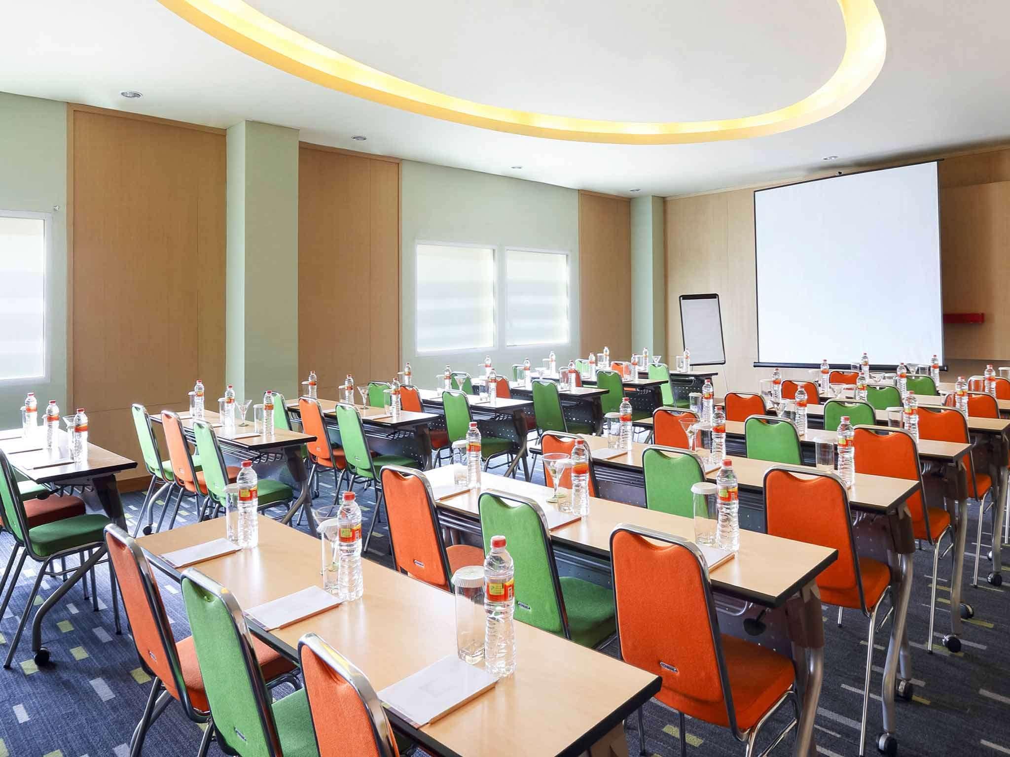 Ibis Styles Yogyakarta Hotel Exterior photo
