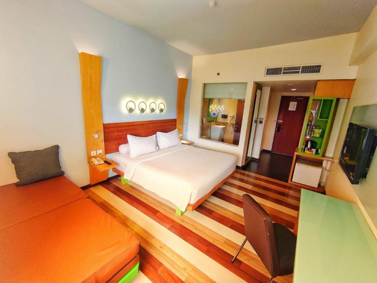 Ibis Styles Yogyakarta Hotel Exterior photo