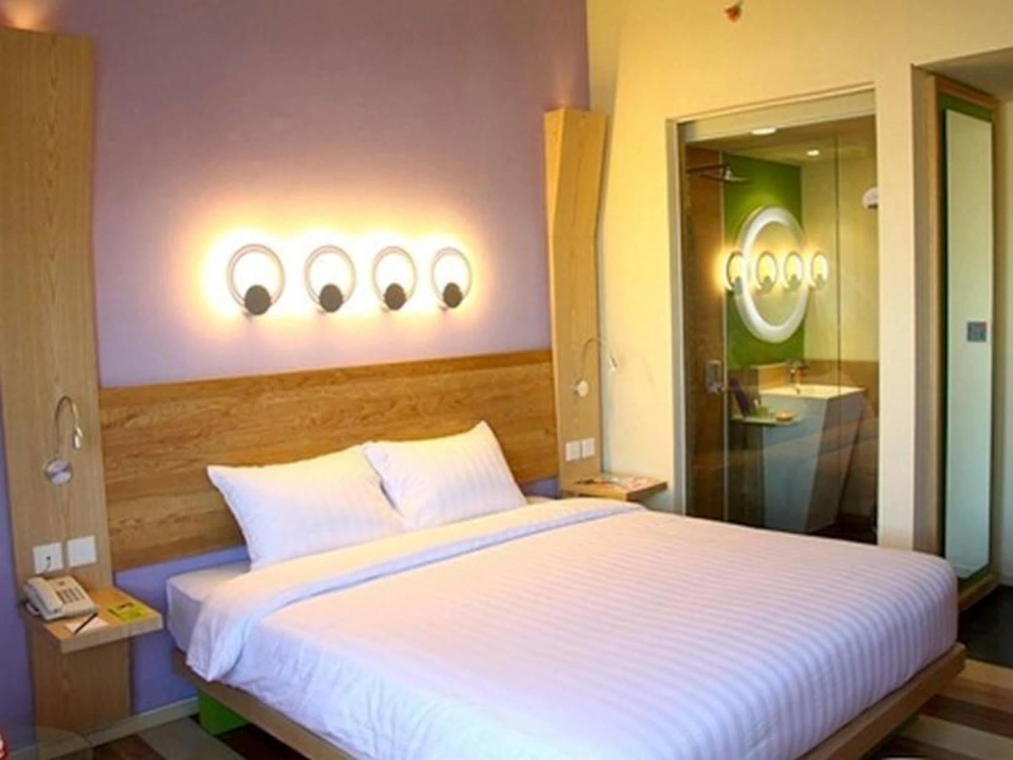 Ibis Styles Yogyakarta Hotel Exterior photo