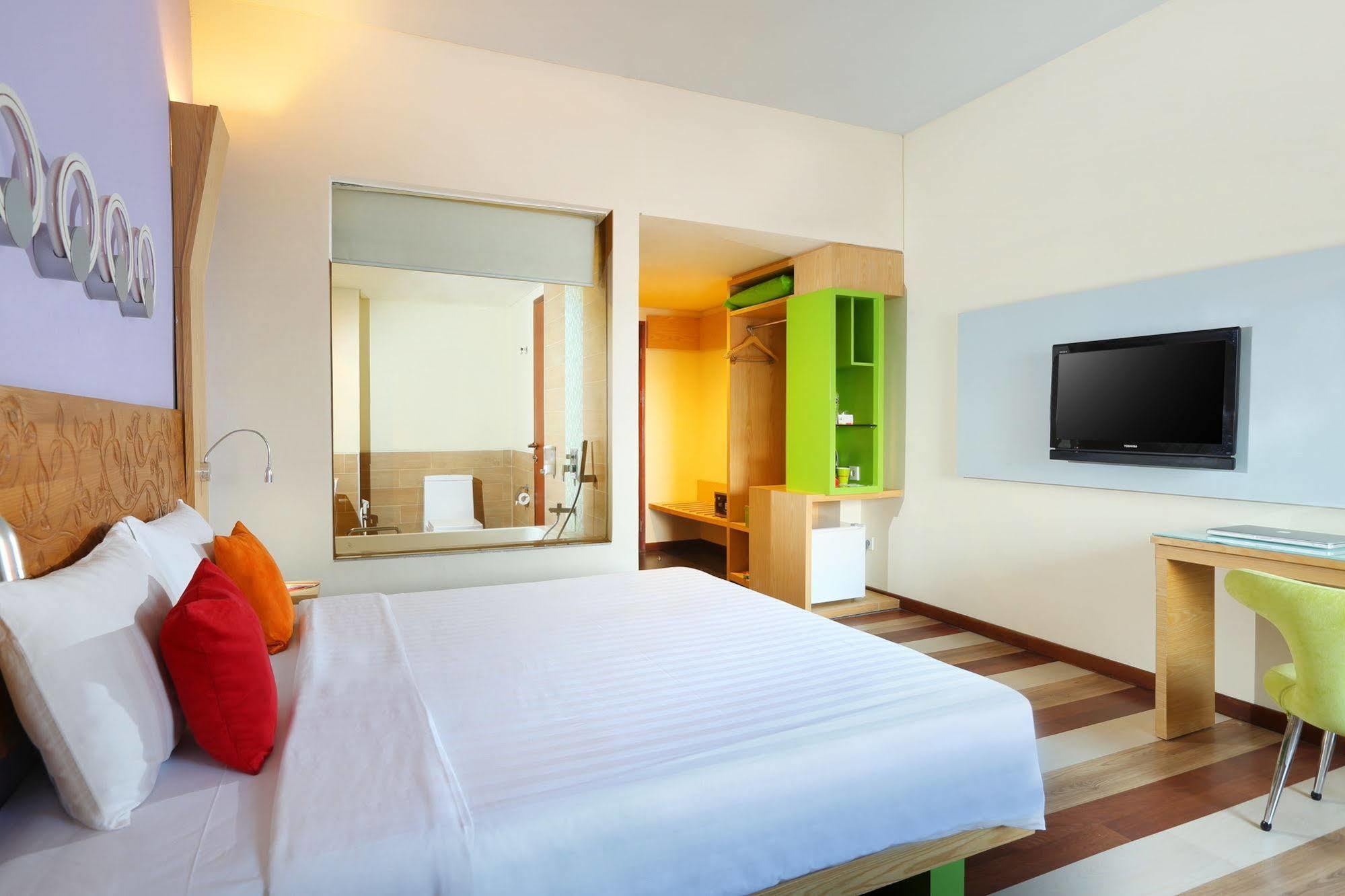 Ibis Styles Yogyakarta Hotel Exterior photo