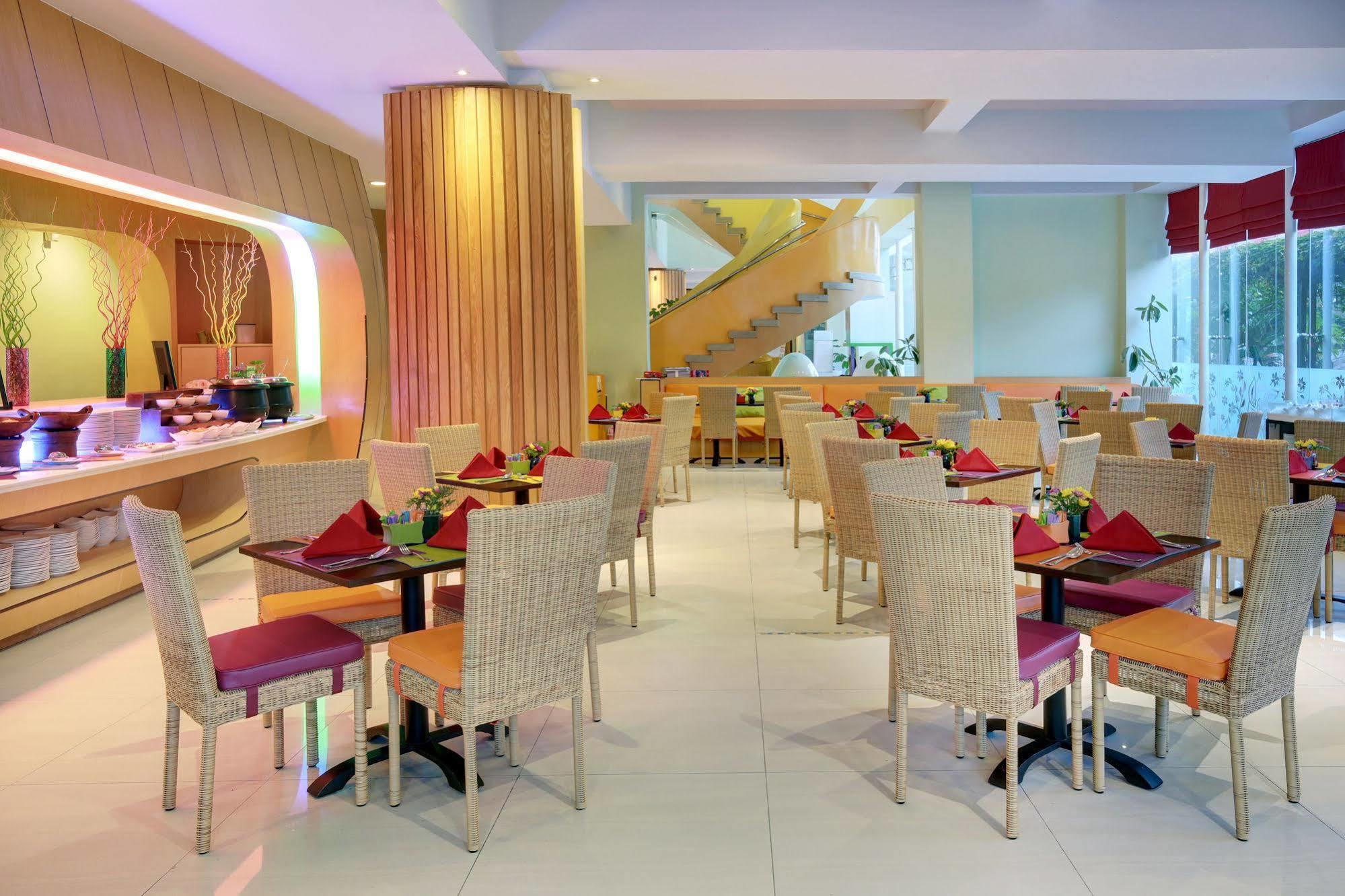 Ibis Styles Yogyakarta Hotel Exterior photo